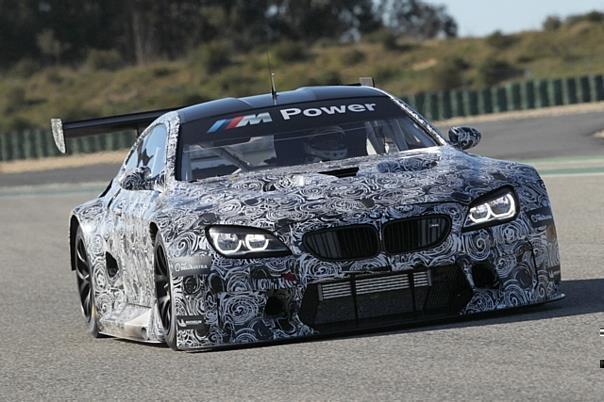  Bodennah: Der BMW M6 GT3 für die Rennsaison 2016 bei jüngsten Testfahrten. Foto: BMW/dpp-AutoReporter